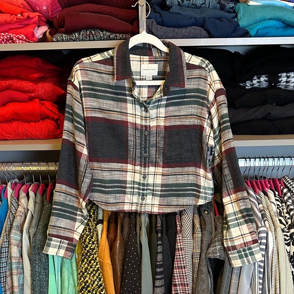 American Eagle Outfitters Tops - American Eagle navy/green/white plaid long sleeve cropped flannel top size XS